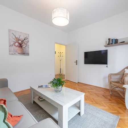 Antares Apartments 챠브타트 외부 사진